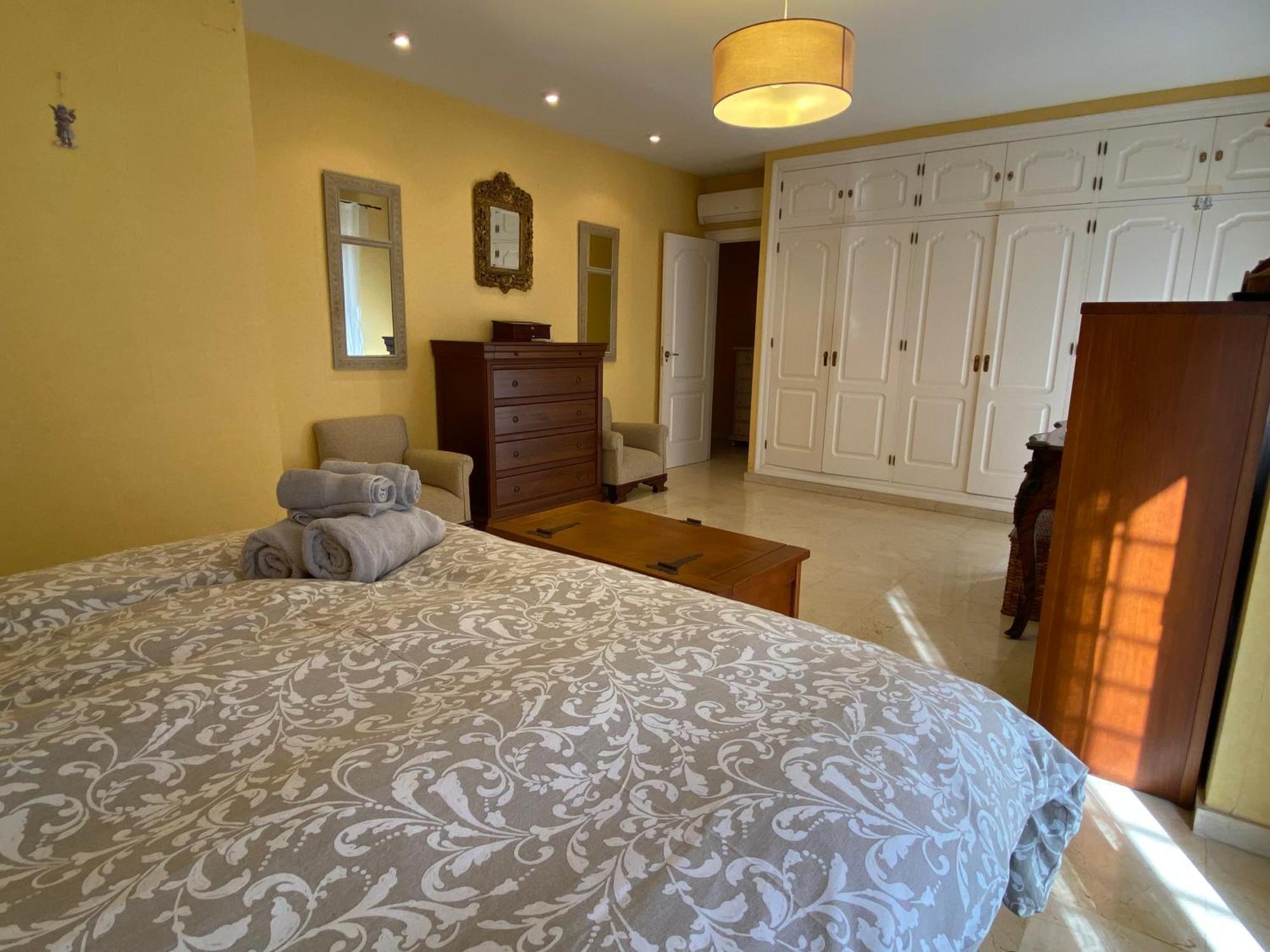 4 Bedroom Close By In Appartement