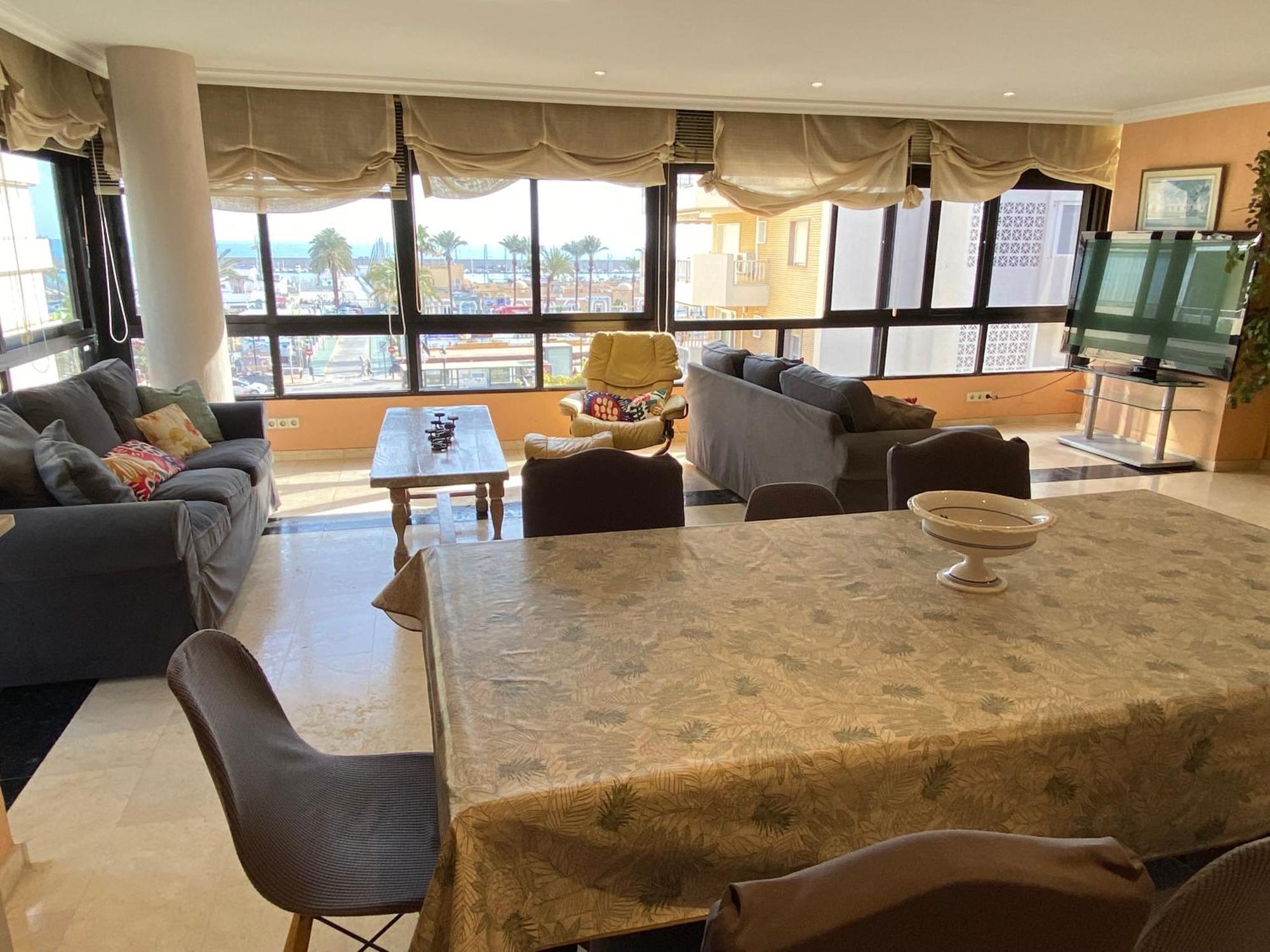 Appartement 4 Bedroom Close By In