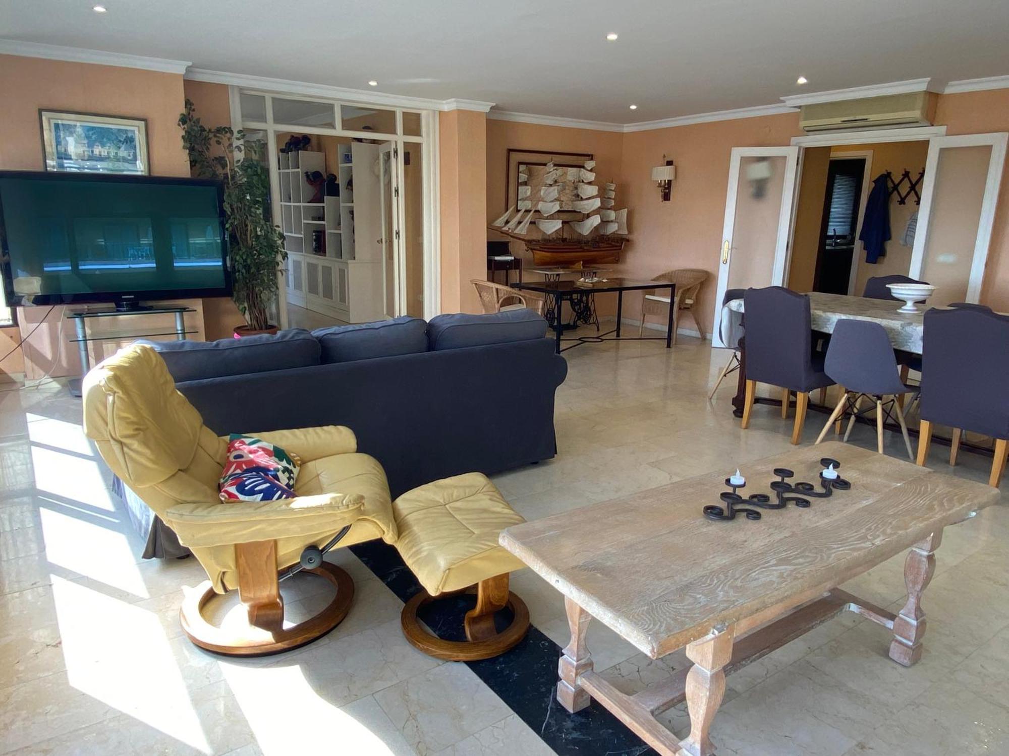 Appartement 4 Bedroom Close By In Fuengirola