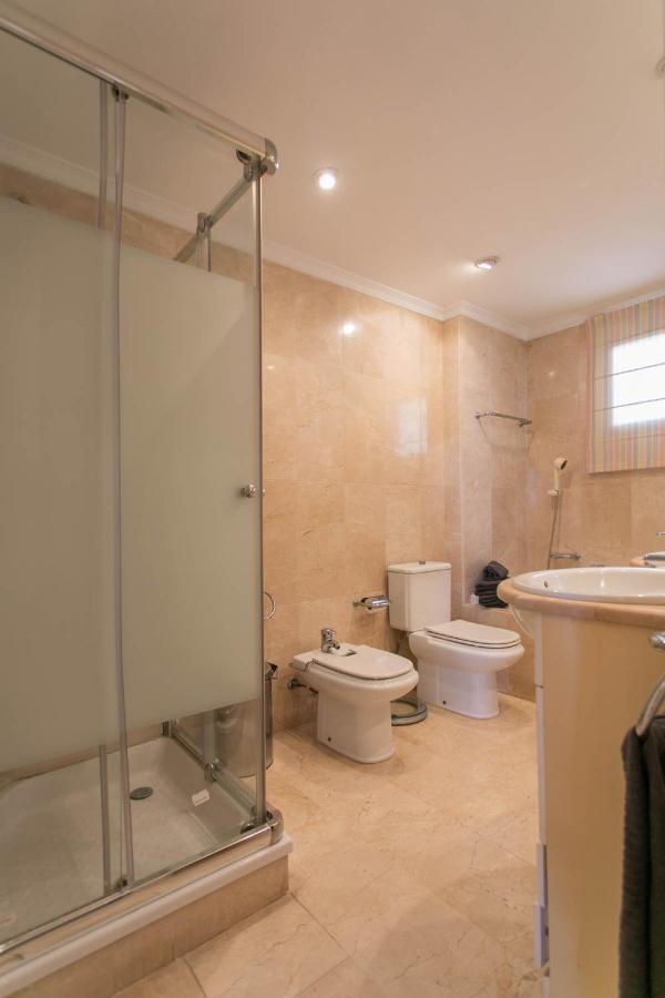 4 Bedroom Close By In Appartement