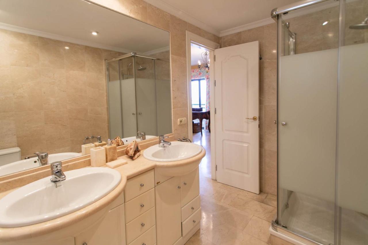 4 Bedroom Close By In Appartement